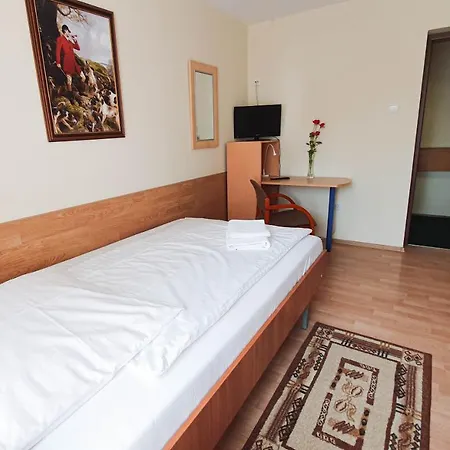 Hotel Dworek Restauracja Przyjecia *