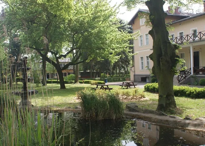 Dworek Restauracja Przyjecia מלון *