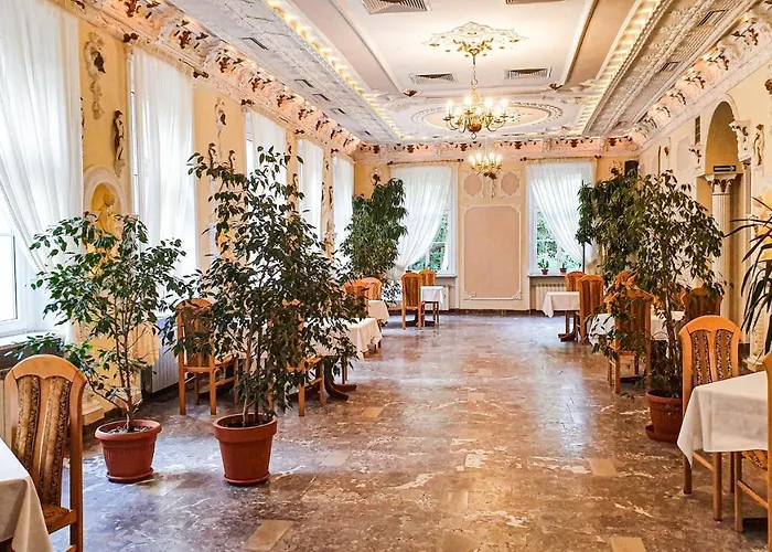 Dworek Restauracja Przyjecia מלון