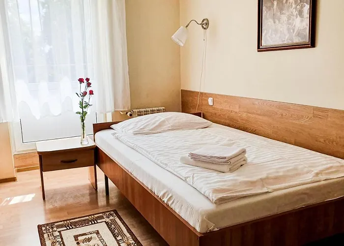 Dworek Restauracja Przyjecia מלון Brodowo (Greater Poland)